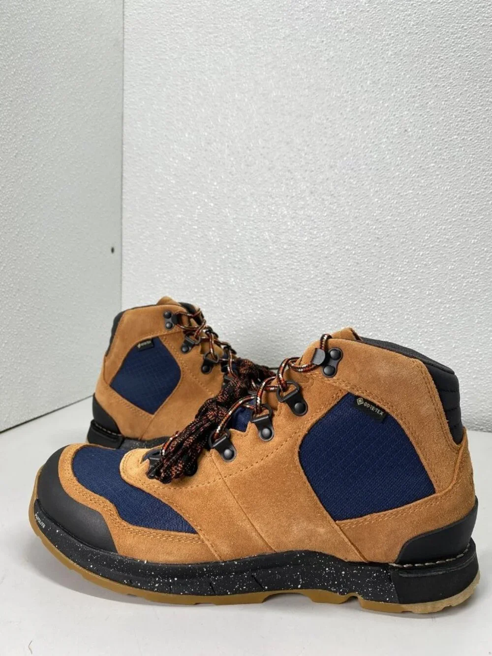 Danner Mens Free Spirit Suede, Textile Hiking Boots Size 9.5 D Brown, Navy